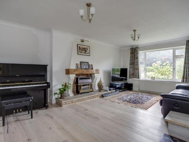 House for rent in Beaconsfield, Knotty Green