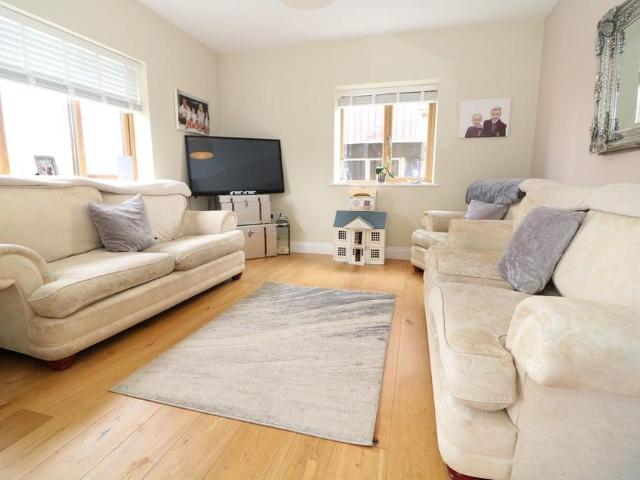 House for rent in Pachesham Park, Surrey