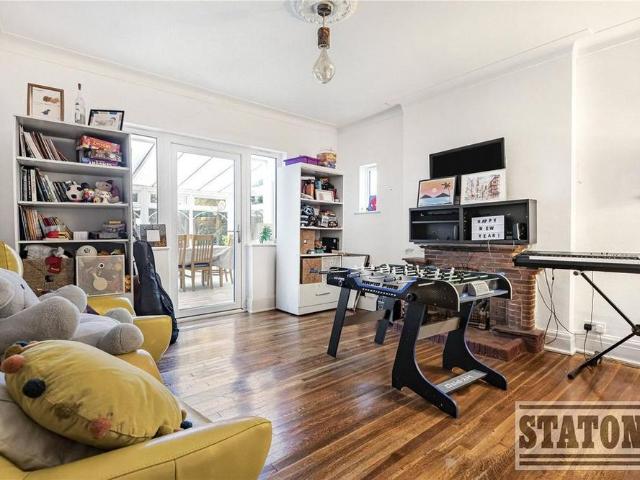 House for rent in Whetstone, Greater London