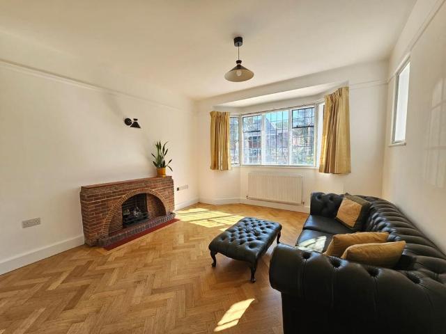 House for rent in London Borough of Hounslow, Greater London