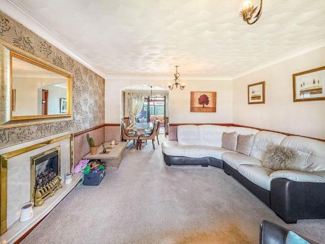 House for rent in Burnedge, Greater Manchester