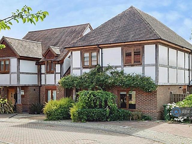 House for rent in Hurst Green, Heathlands