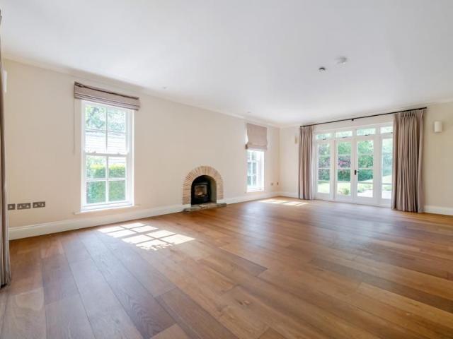 House for rent in Row Town, Surrey