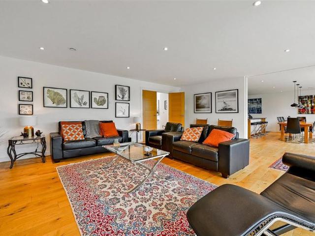 House for rent in Old Windsor
