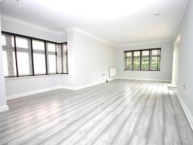 House for rent in Pachesham Park, Surrey