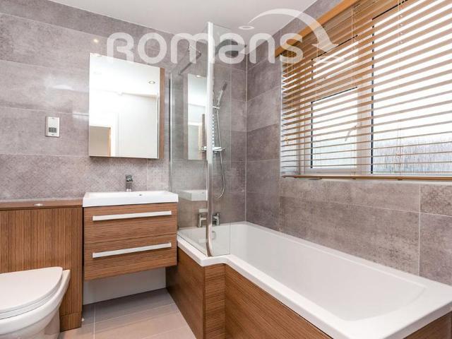 House for rent in Heol-las, Surrey