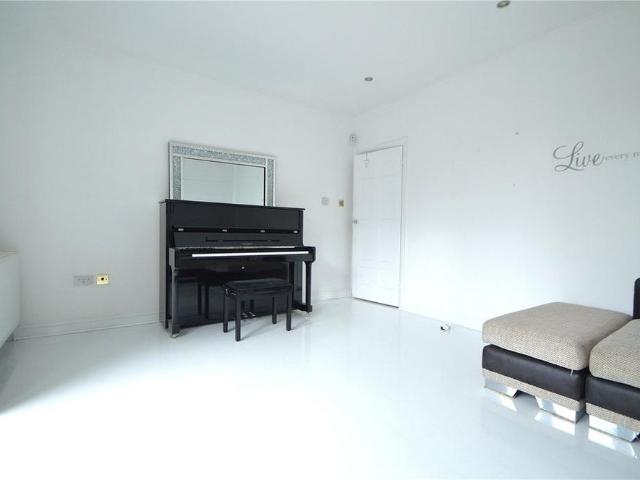 House for rent in London Borough of Croydon, Purley