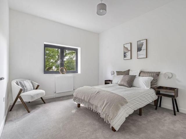 House for rent in Pachesham Park, Surrey