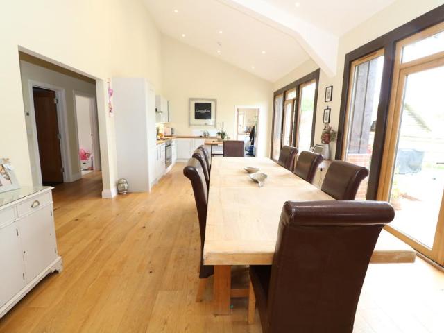 House for rent in Pachesham Park, Surrey