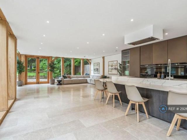 House for rent in Old Knebworth, North Hertfordshire