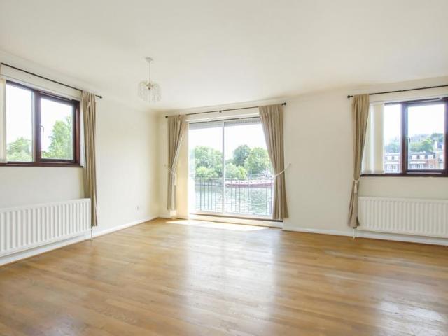 House for rent in Eton