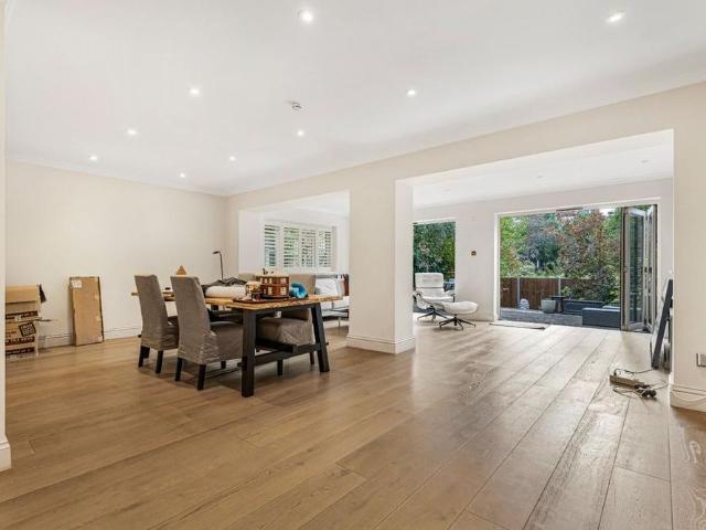 House for rent in Golders Green, Greater London