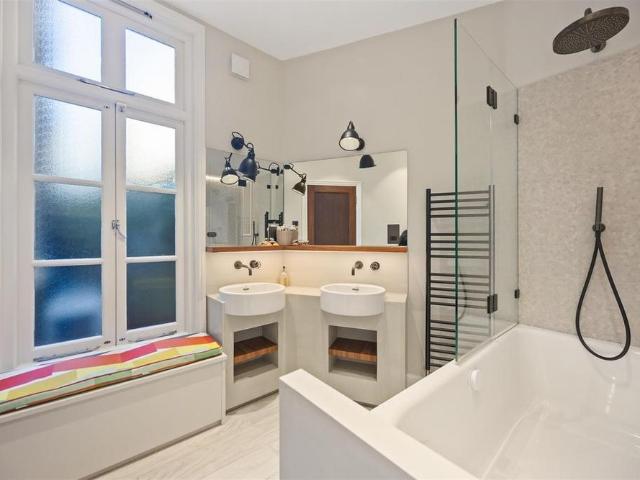 House for rent in Belsize Park, Greater London