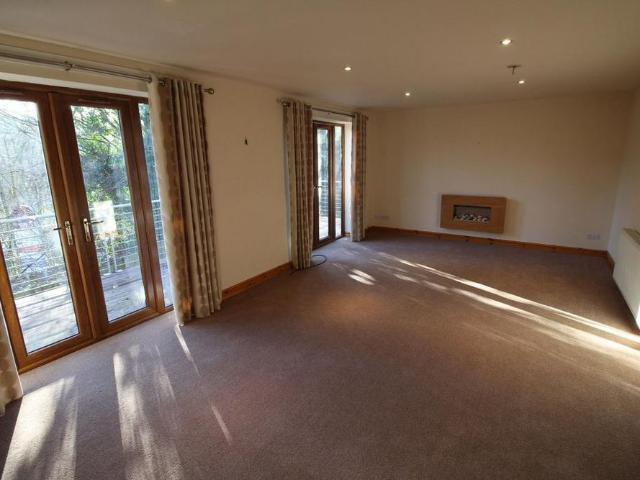 House for rent in Armitage Bridge, West Yorkshire
