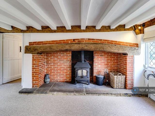 House for rent in Holmwood, Pachesham Park