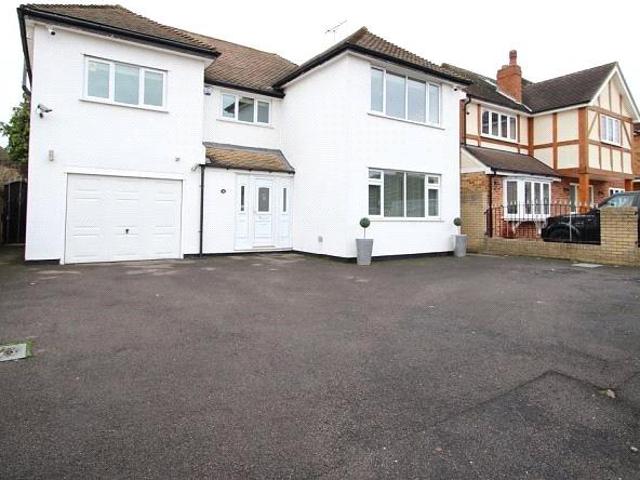 House for rent in Emerson Park, Greater London