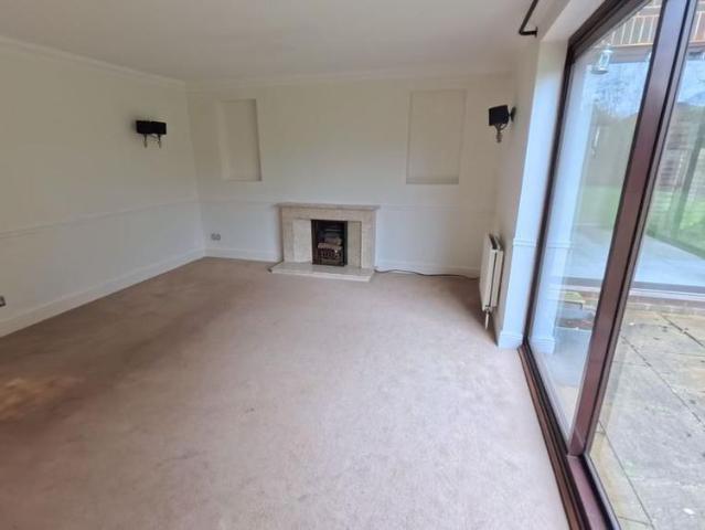 House for rent in Stoke D'Abernon, Blackhills
