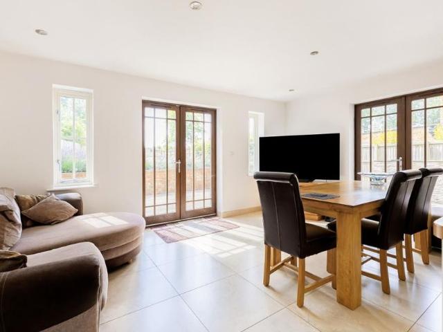 House for rent in Warkworth, Overthorpe