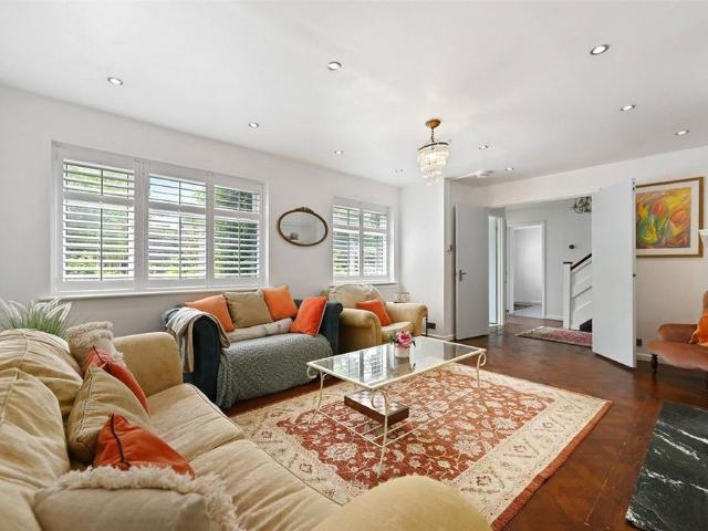 House for rent in Pouchen End, Hertfordshire