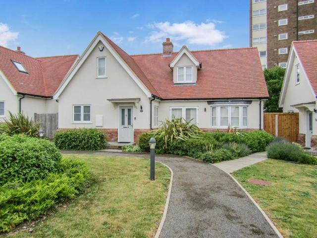 House for rent in Frinton and Walton, Dale Hill