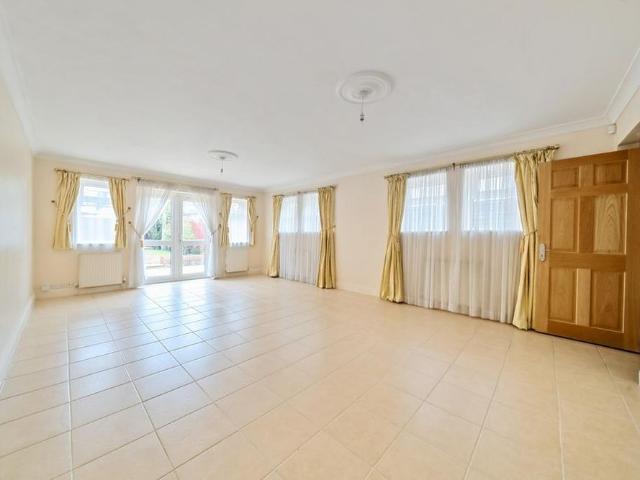 House for rent in Royal Borough of Kingston upon Thames, Greater London