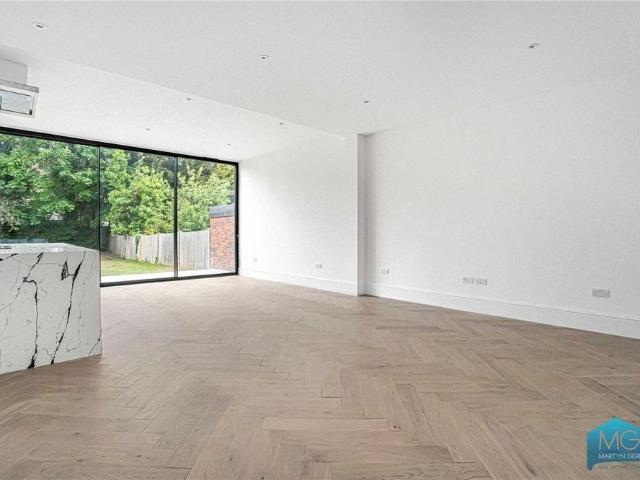 House for rent in Hendon Central, Greater London
