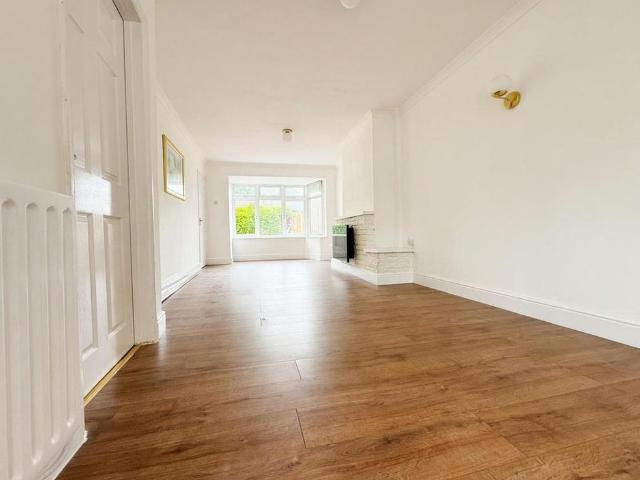House for rent in Heatherside, Heol-las
