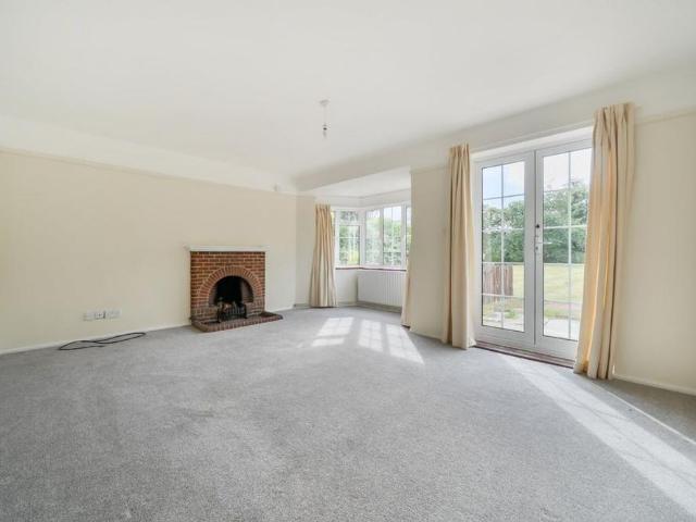 House for rent in Upper Farringdon, East Hampshire
