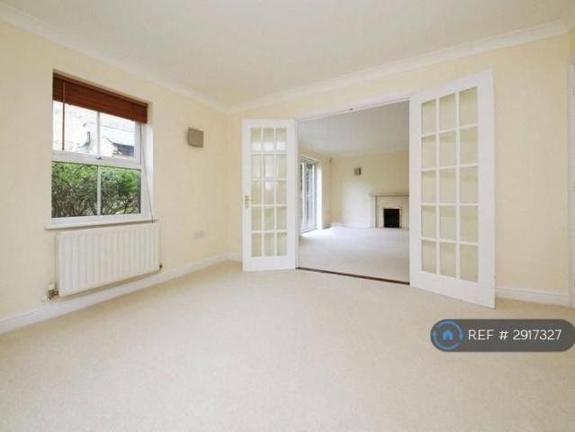 House for rent in Cockfosters, Greater London