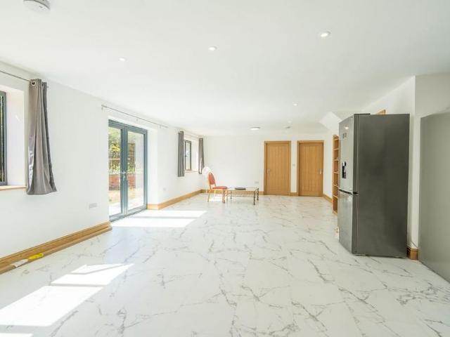 House for rent in Green Close, Warwickshire