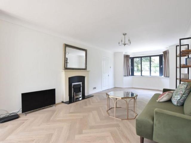 House for rent in Pachesham Park, Surrey