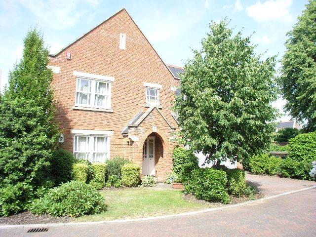 House for rent in Row Town, Surrey