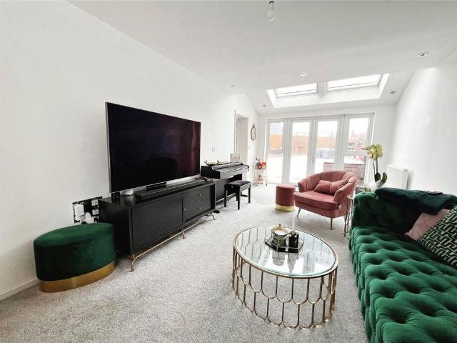 House for rent in Calderstones