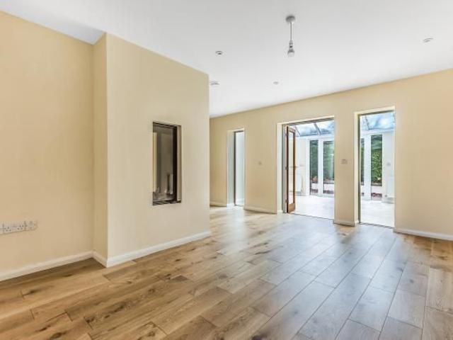 House for rent in Row Town, Surrey