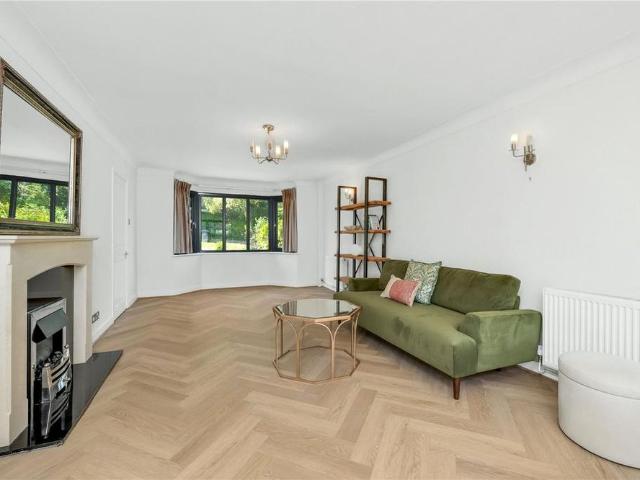 House for rent in Pachesham Park, Surrey