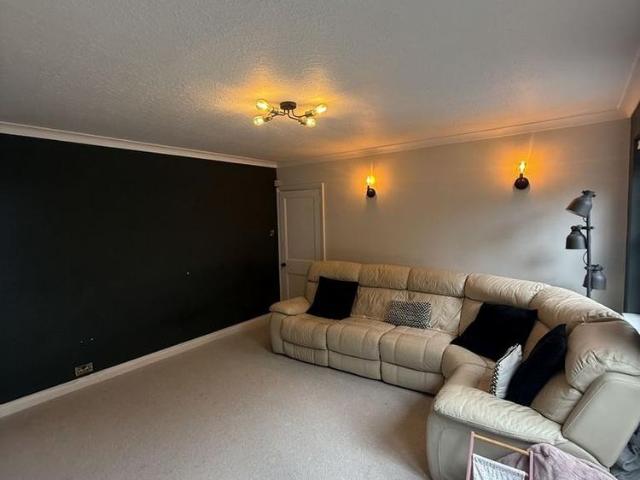 House for rent in Hatch End, Greater London