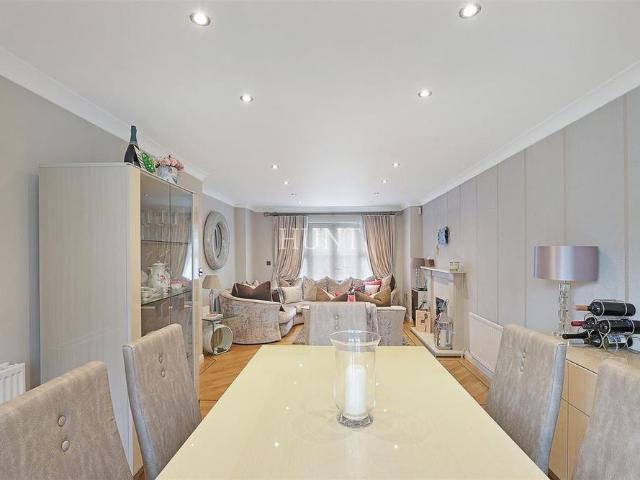 House for rent in Woodford, School House