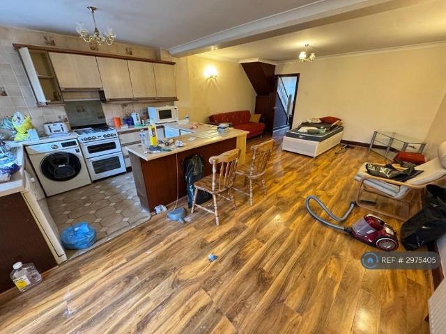 House for rent in London Borough of Ealing, Greenford