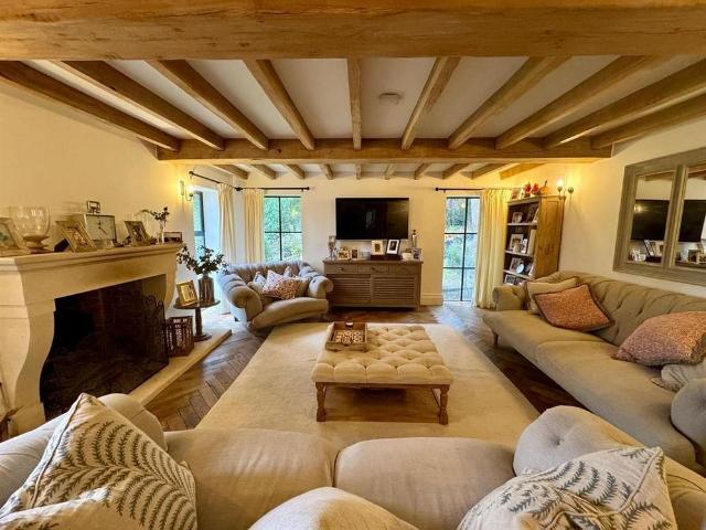 House for rent in Heol-las, Surrey