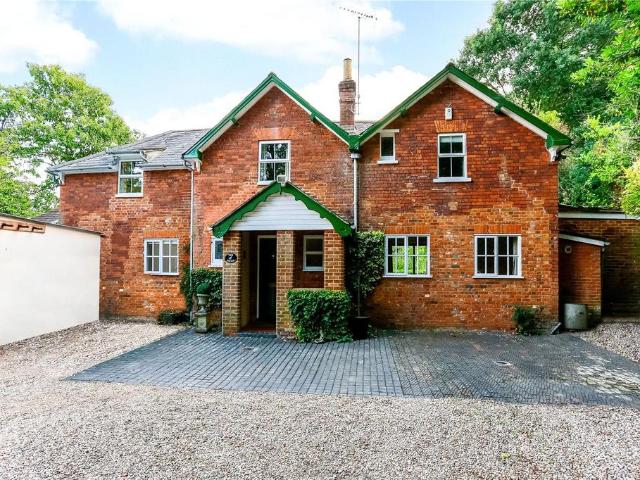 House for rent in Sunningdale
