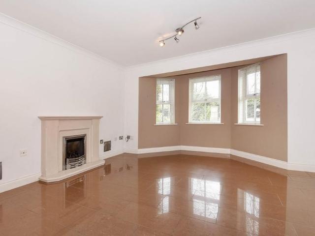 House for rent in Row Town, Surrey