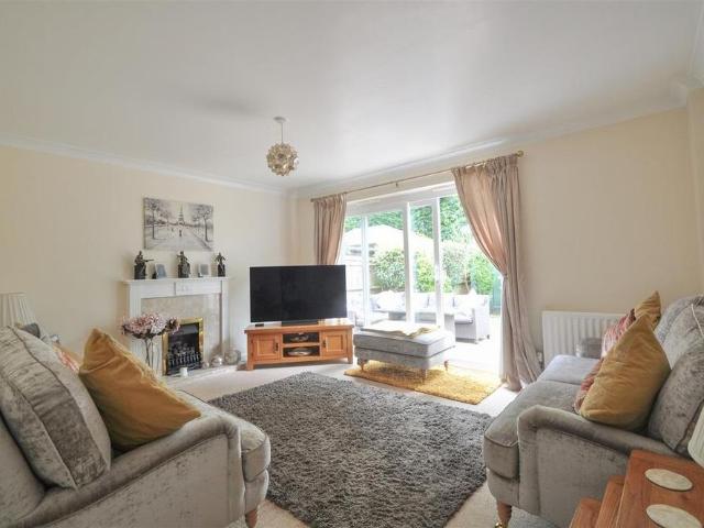 House for rent in Old Dean, Heol-las
