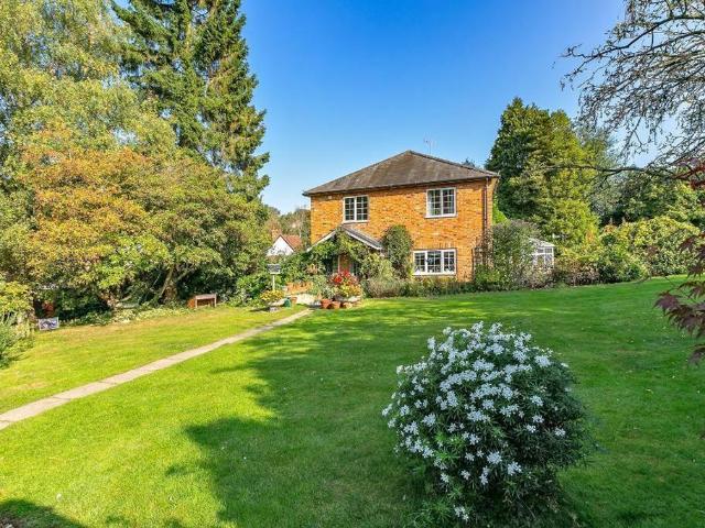 House for rent in Aspley Guise, Bedfordshire