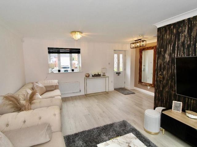 House for rent in Deeplish, Burnedge