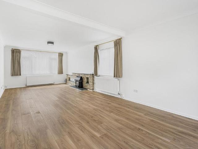 House for rent in Hatching Green, Five Acres