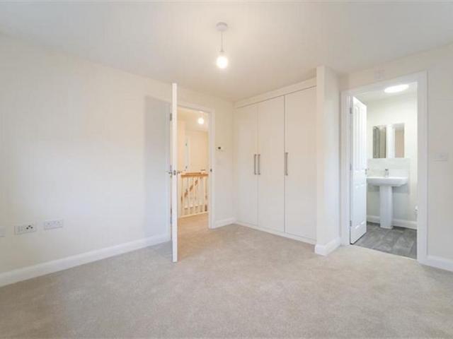 House for rent in Overstone