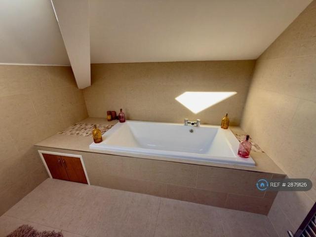 Room for rent in Nangreaves, Wales
