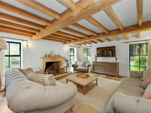 House for rent in Heol-las, Surrey