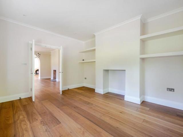 House for rent in Row Town, Surrey
