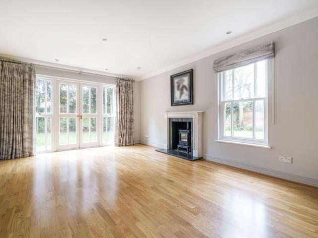 House for rent in Row Town, Surrey